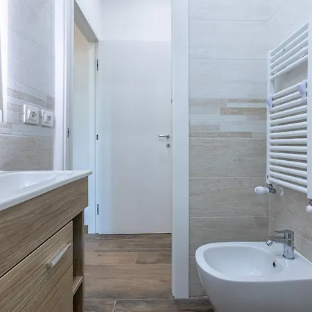Guesthost - Manis Apartment *