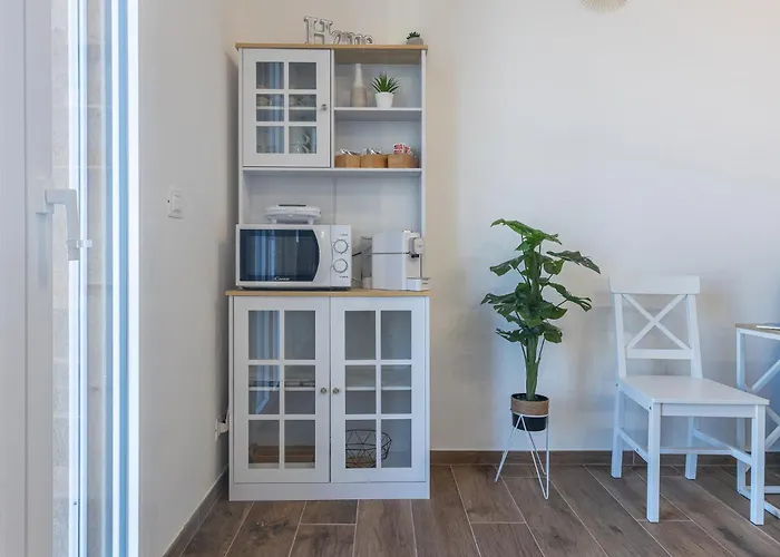 Guesthost - Manis Μπολόνια