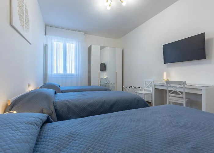 Guesthost - Manis Μπολόνια